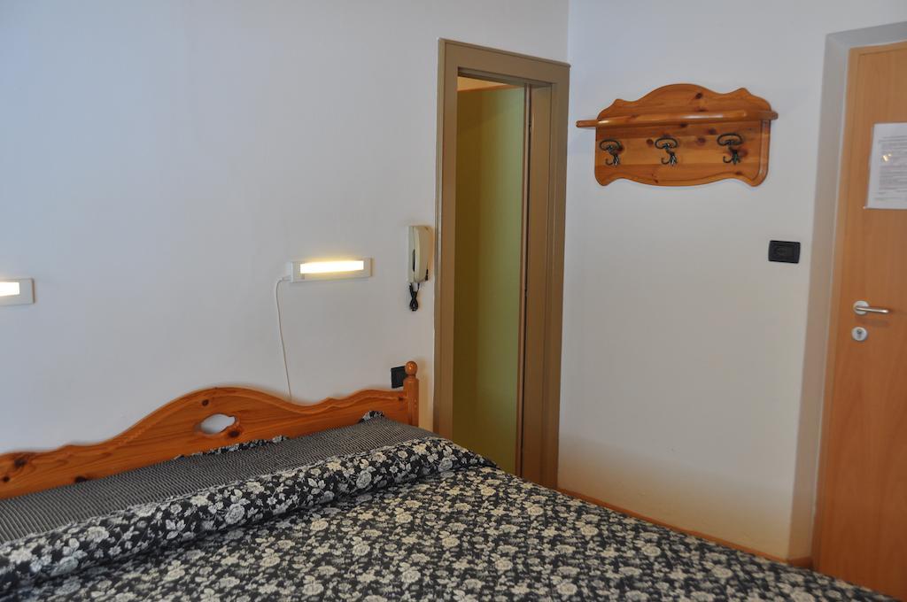 Casa Alpina Dobbiaco Hotel Room photo